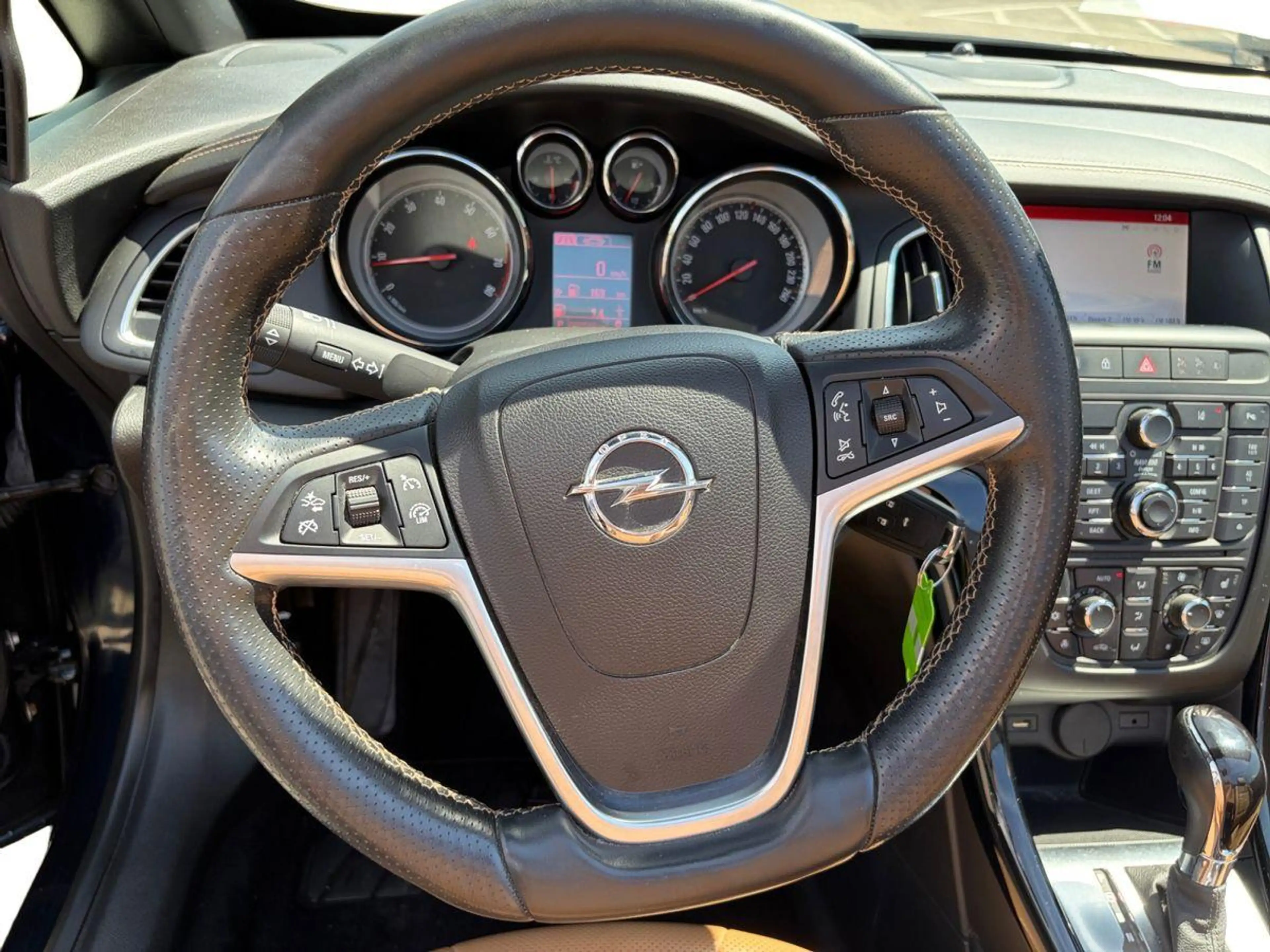 Opel Cascada 1.6 16V SIDI Turbo — photo 7