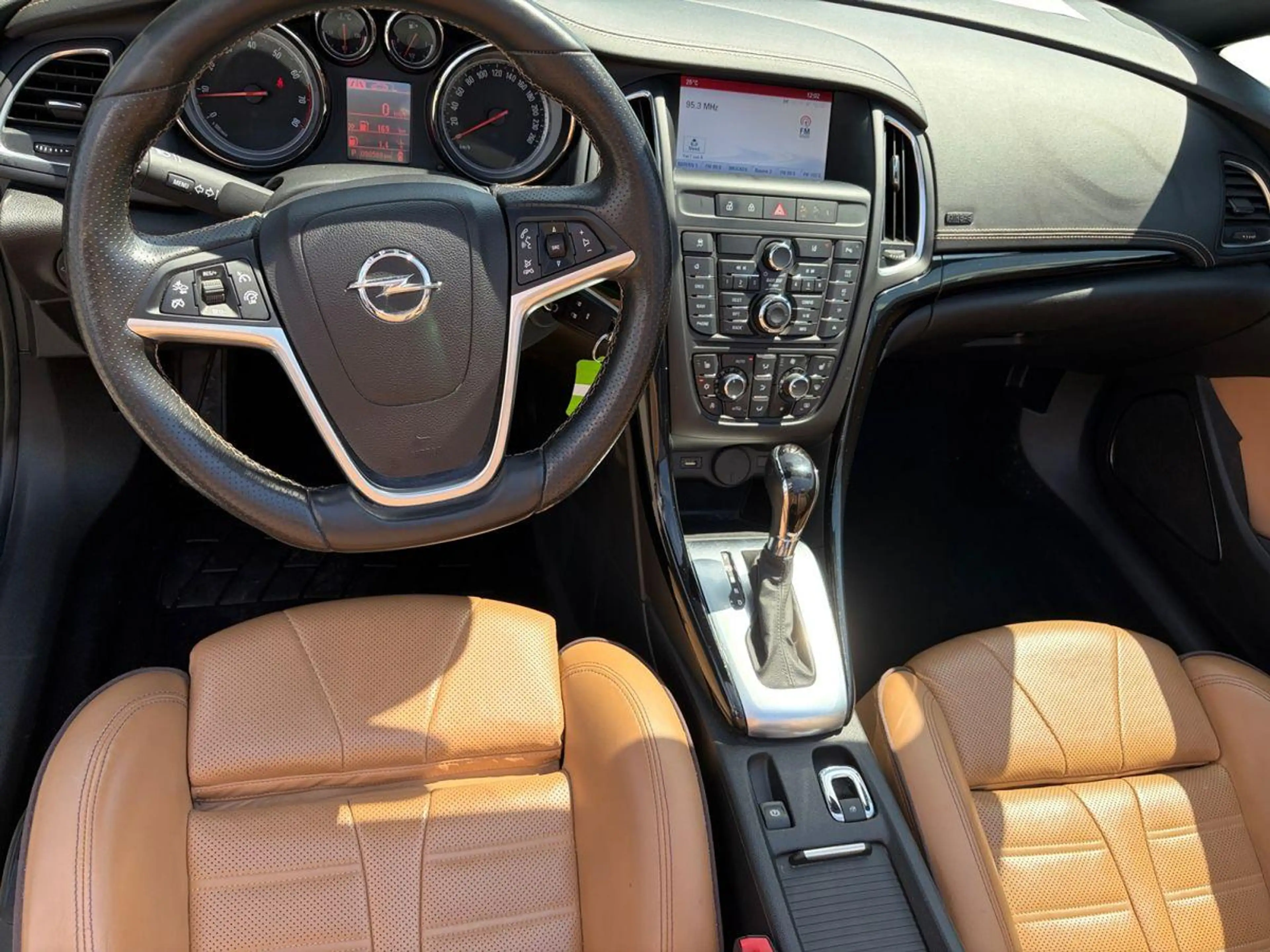 Opel Cascada 1.6 16V SIDI Turbo — photo 15