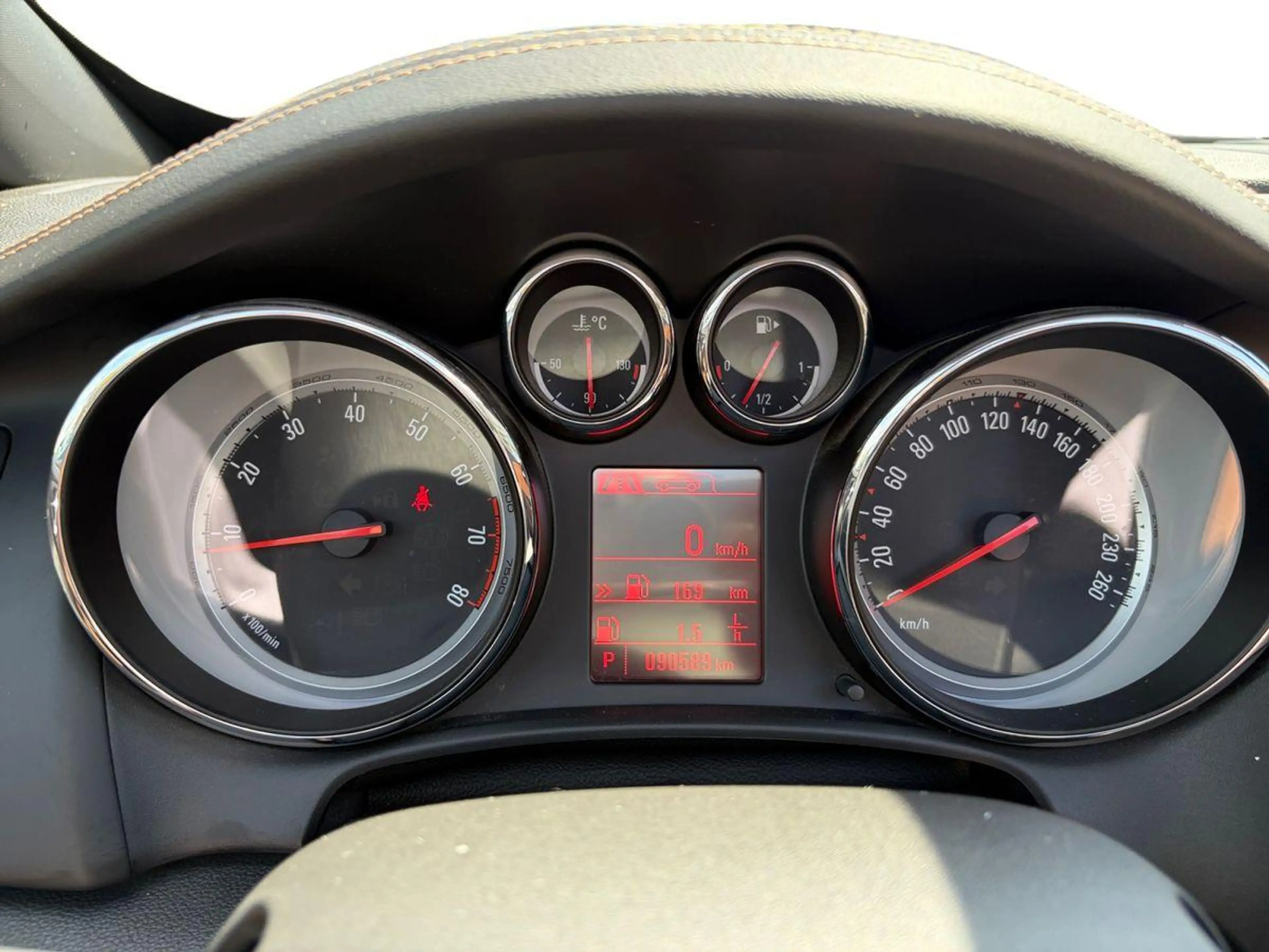 Opel Cascada 1.6 16V SIDI Turbo — photo 8