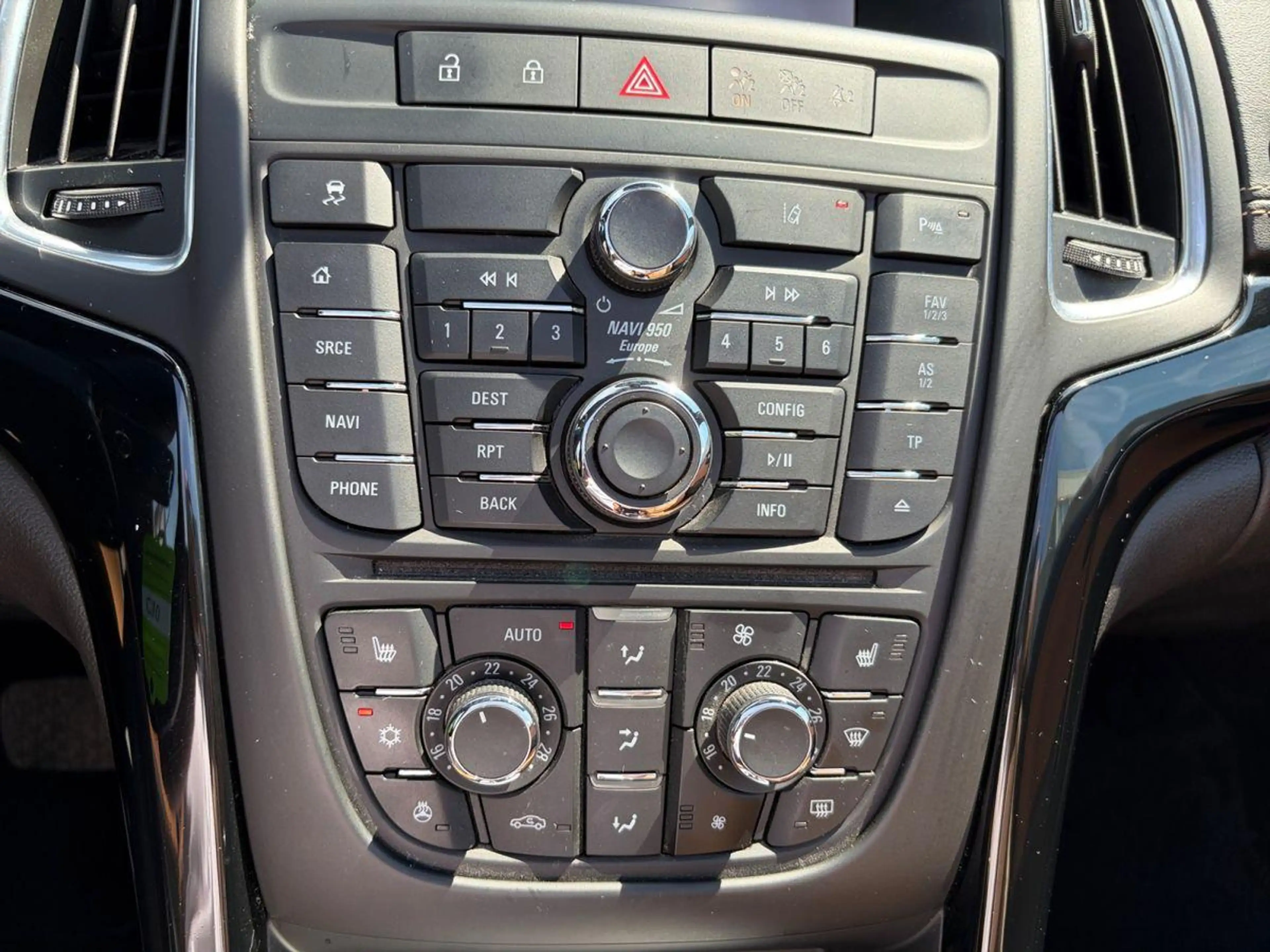 Opel Cascada 1.6 16V SIDI Turbo — photo 10