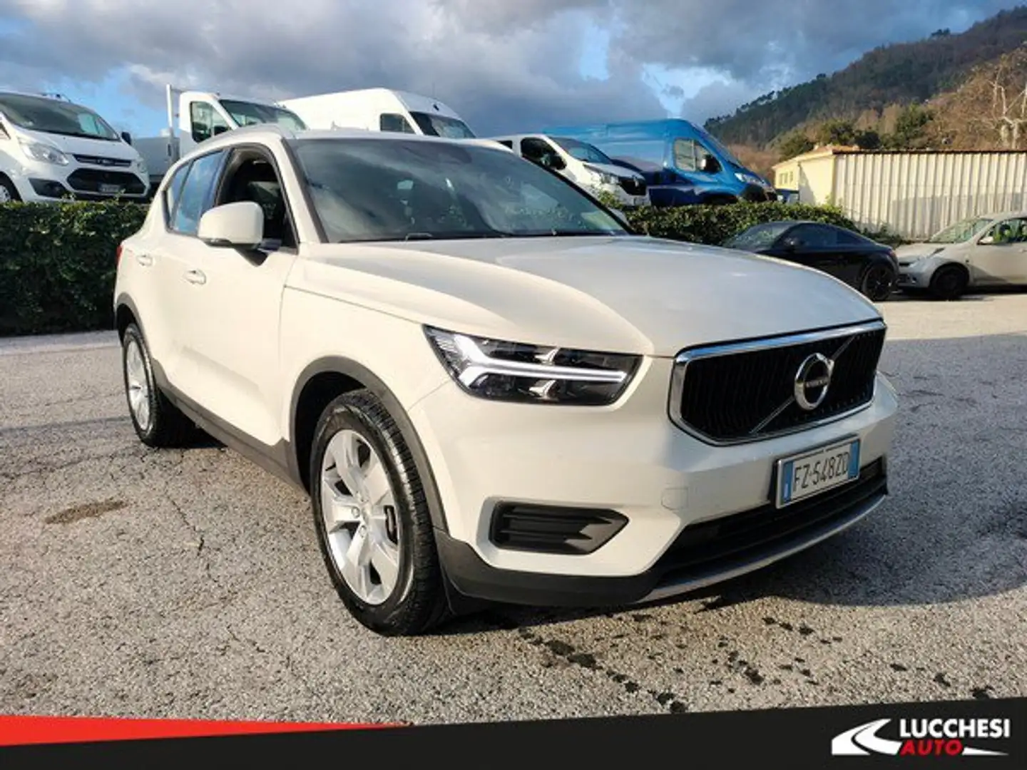 Volvo XC40 XC40 D3 Geartronic Momentum Bianco - 1