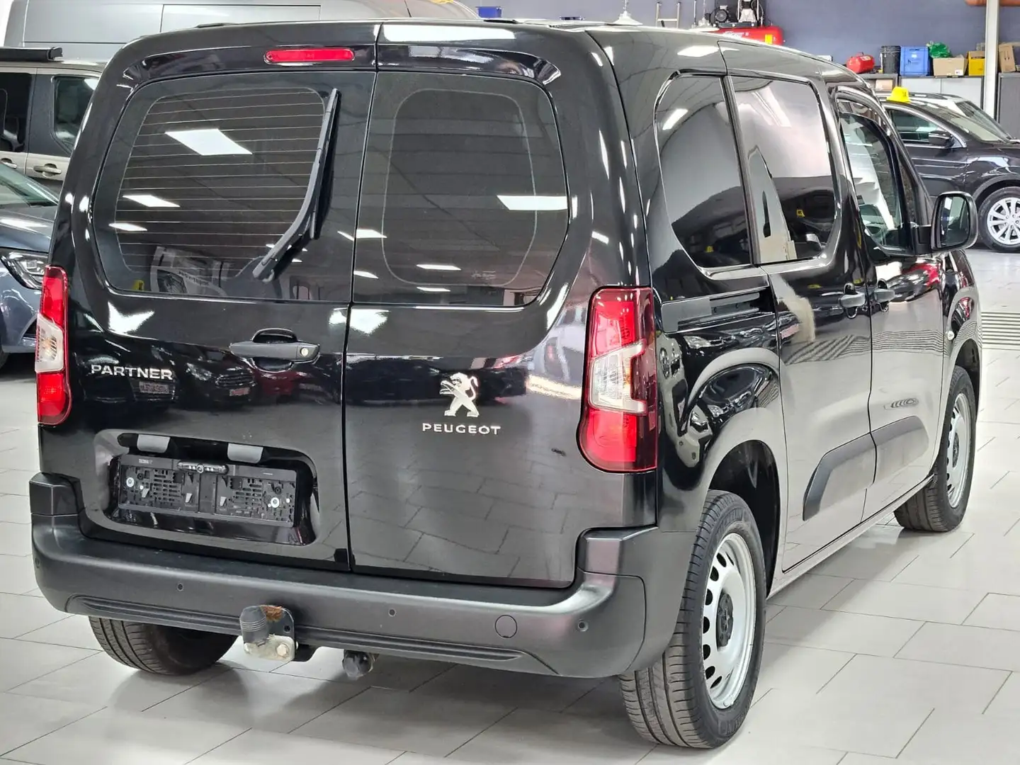 Peugeot Partner 1.2i Auto 3Places Attache CAMERA Carplay Cruise Noir - 2