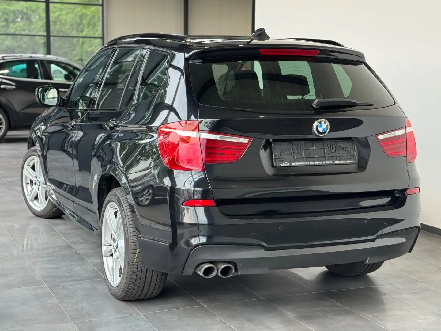 BMW X3 xDrive 35 i M-SportPaket Pano Head UP Navi Zwart - 2