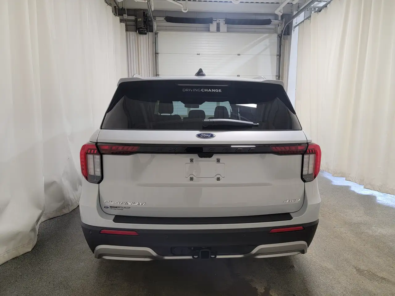 Ford Explorer снимка Ford Explorer