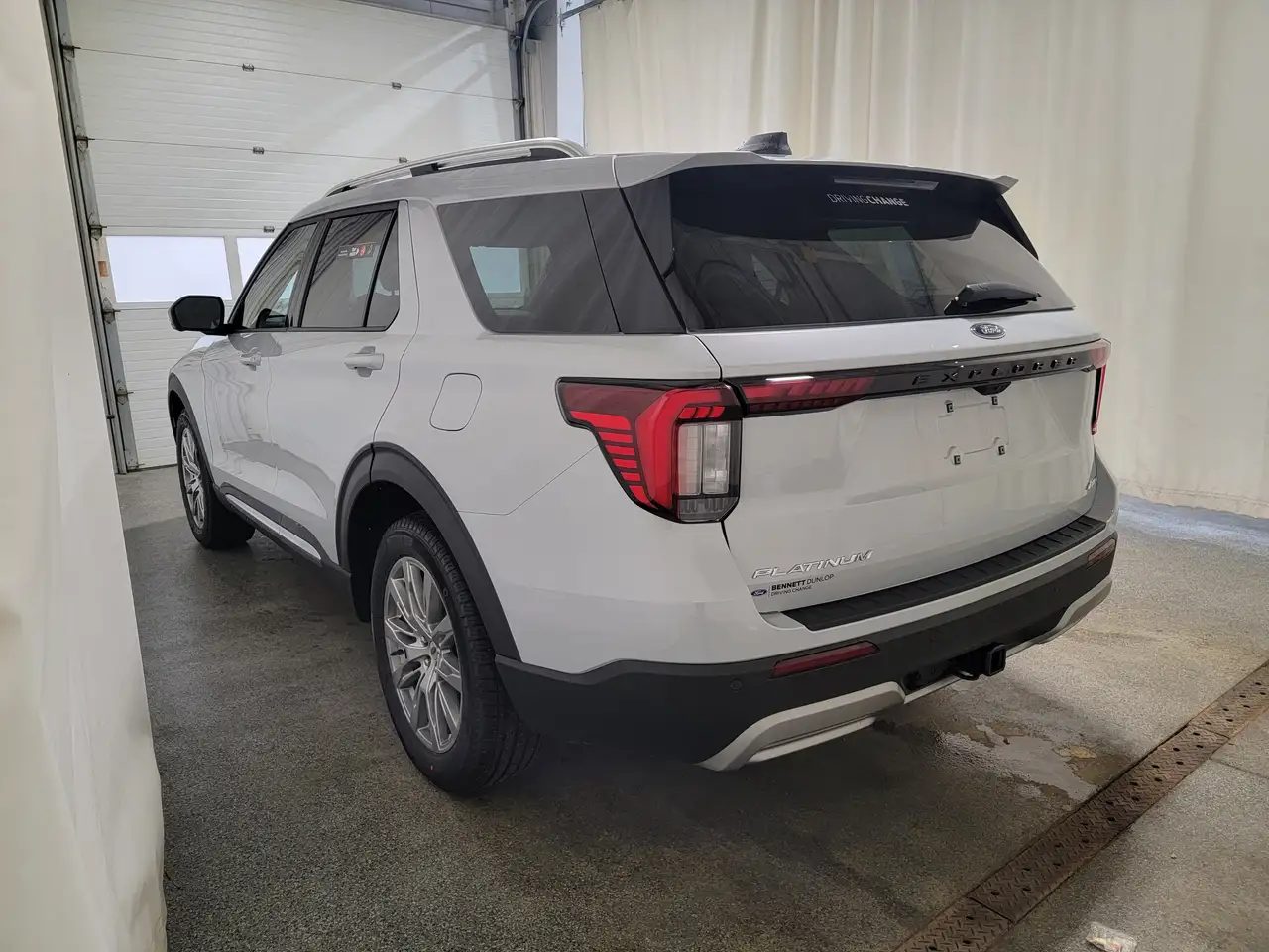 Ford Explorer снимка Ford Explorer