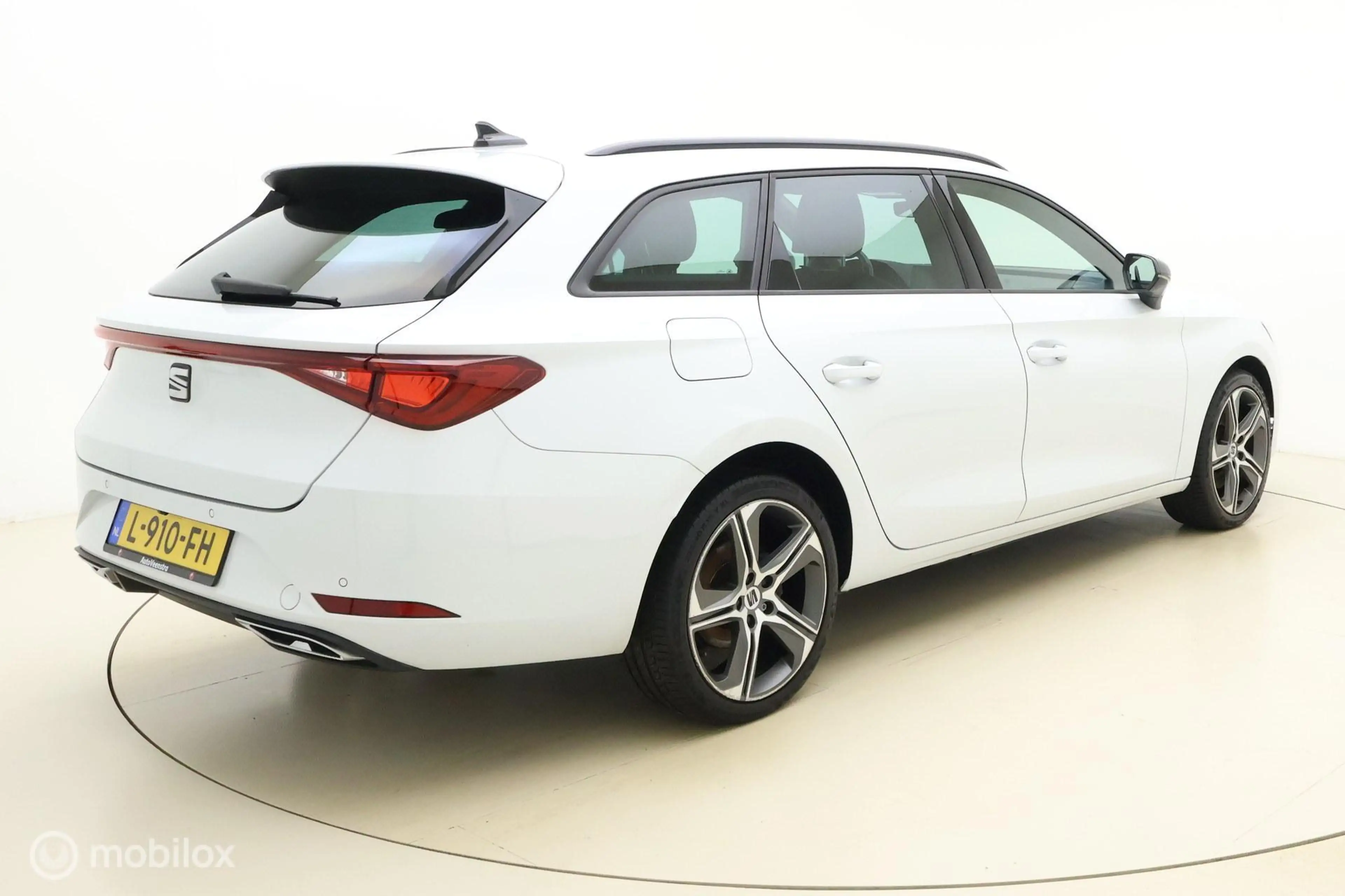 SEAT Leon e-Hybrid Sportstourer 1.4 TSI eHybrid PHEV FR — photo 2