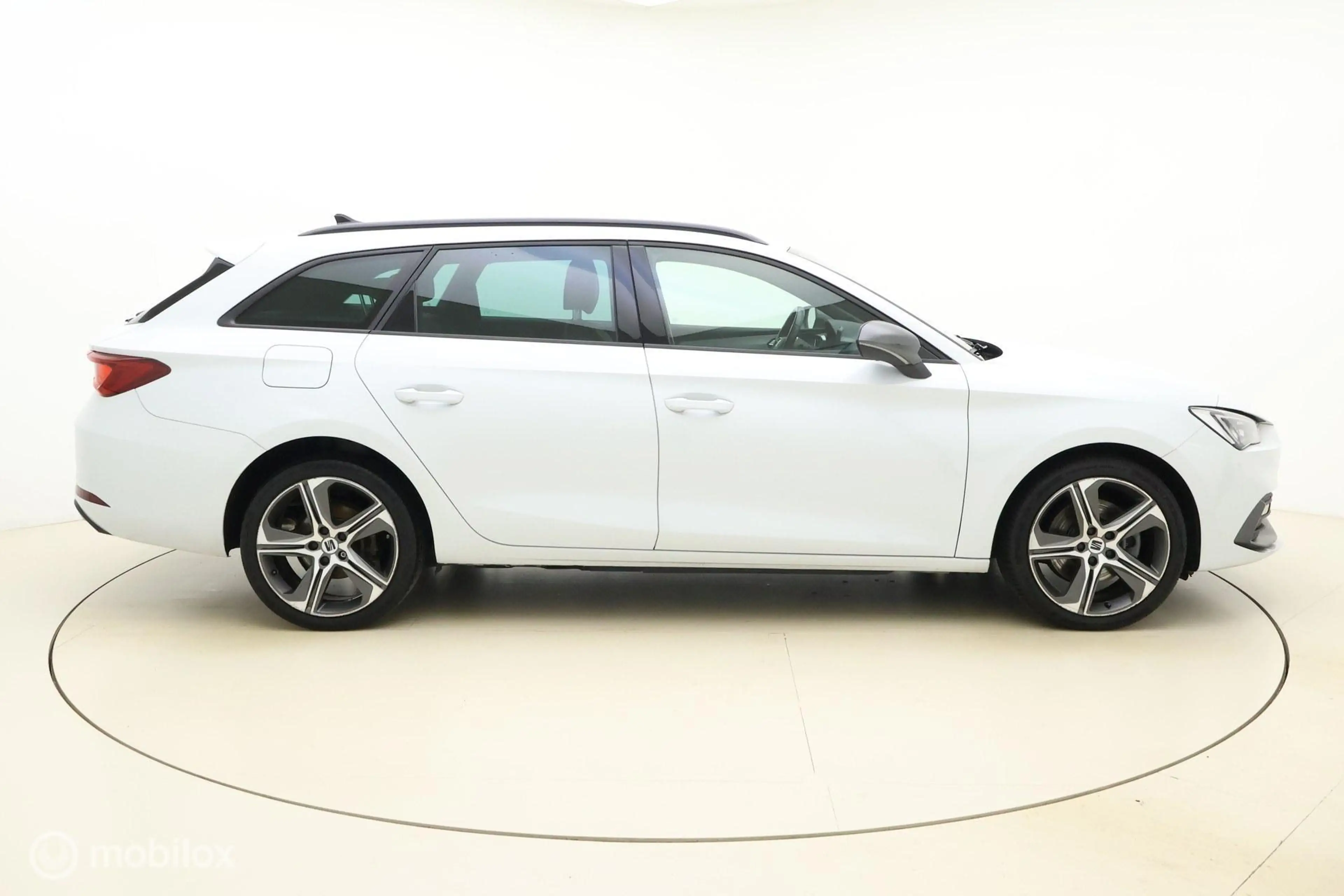 SEAT Leon e-Hybrid Sportstourer 1.4 TSI eHybrid PHEV FR — photo 9
