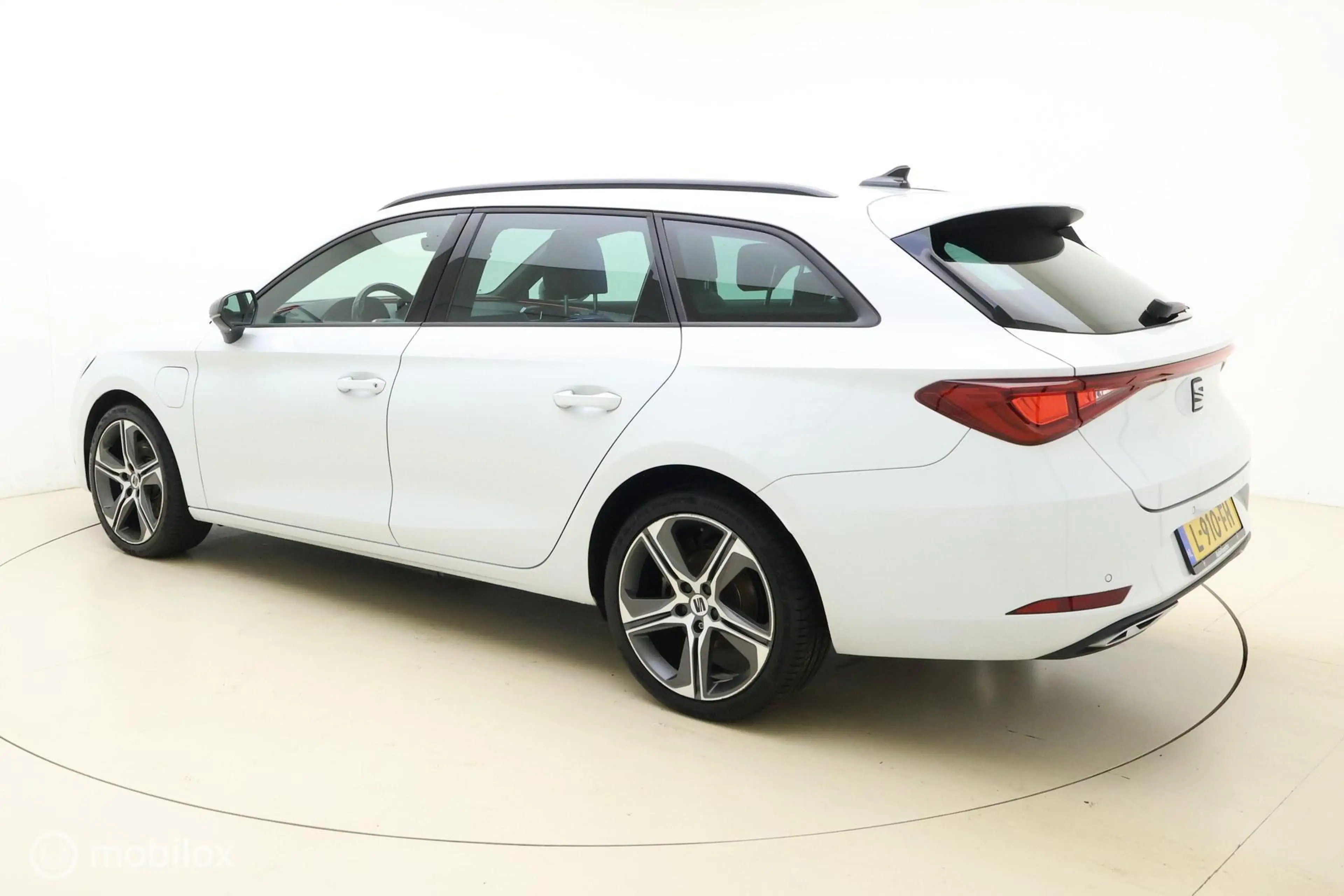 SEAT Leon e-Hybrid Sportstourer 1.4 TSI eHybrid PHEV FR — photo 4