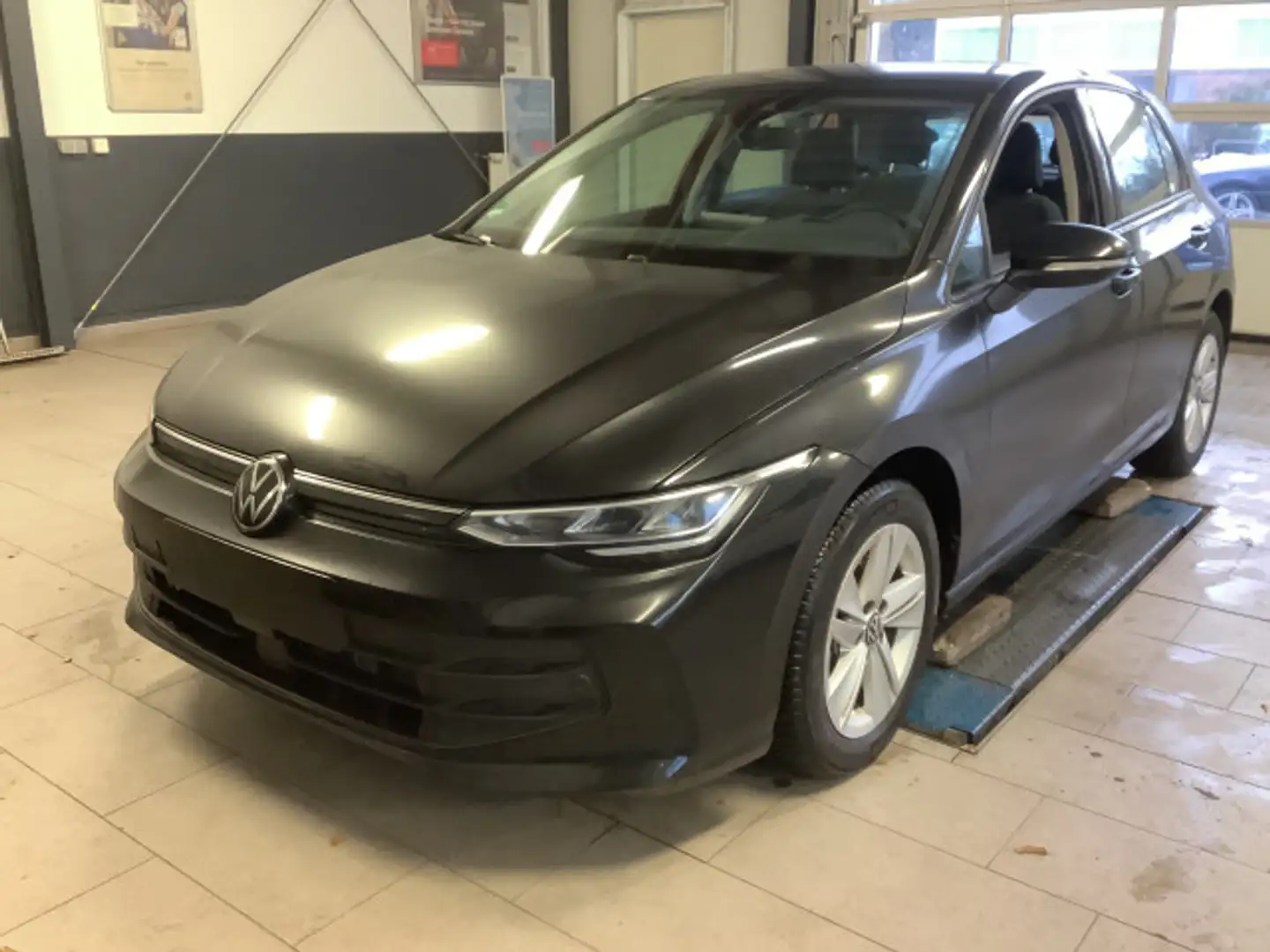 Volkswagen Golf VIII 1.5 eTSI Life DSG ACC CarPlay Sitzhzg Schwarz - 2