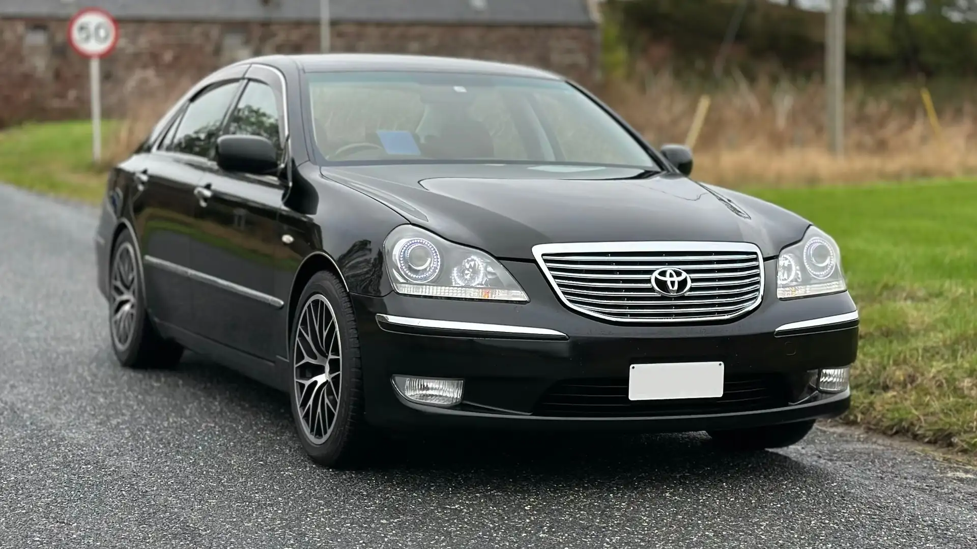 Toyota Crown Majesta 4.3 V8 Schwarz - 2