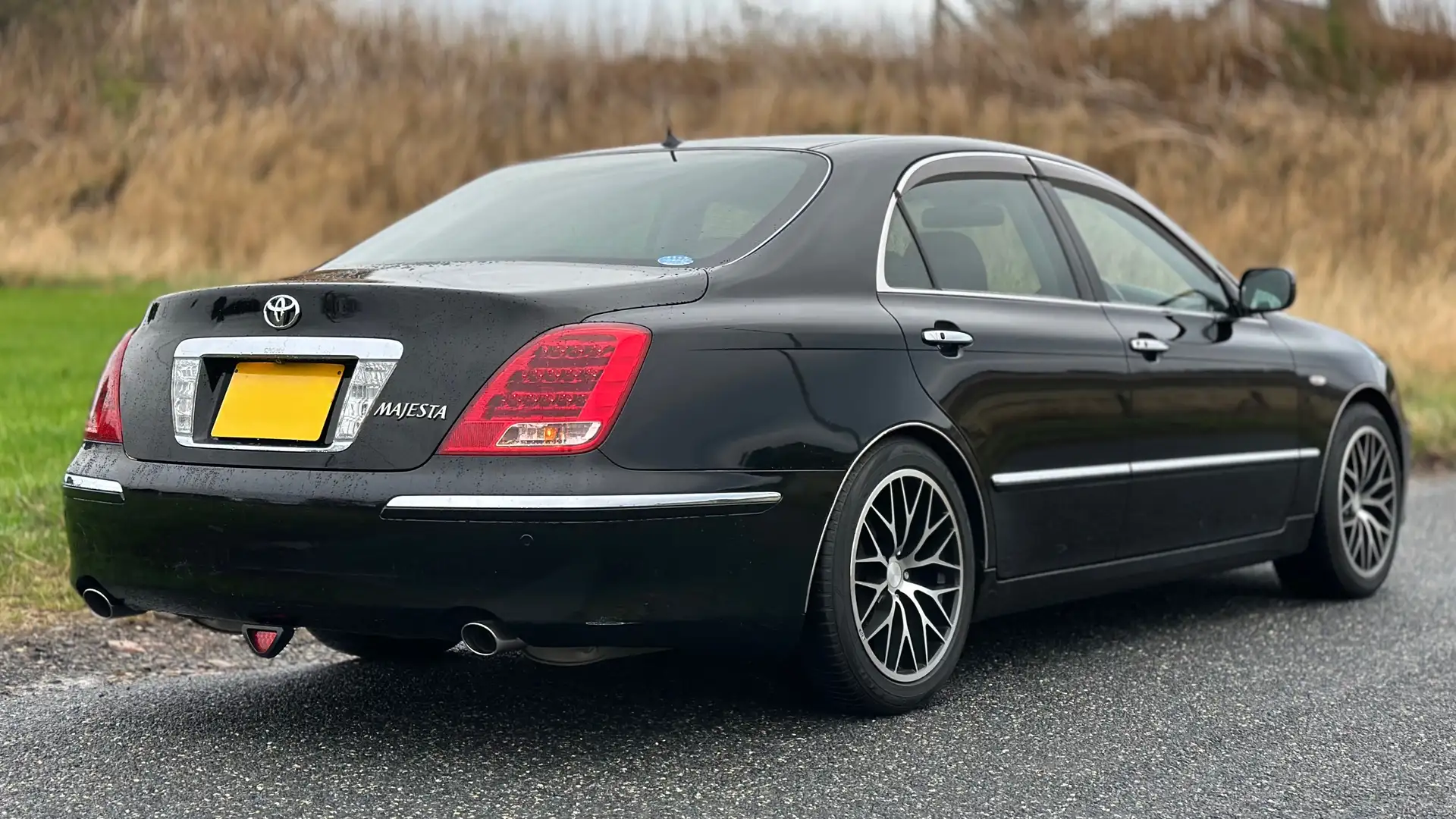 Toyota Crown Majesta 4.3 V8 Schwarz - 1