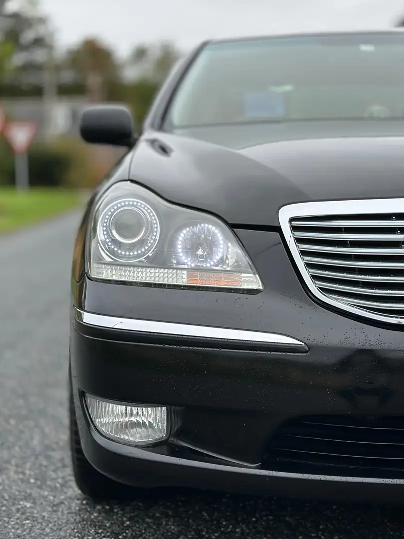 Toyota Crown Majesta 4.3 V8 Schwarz - 1