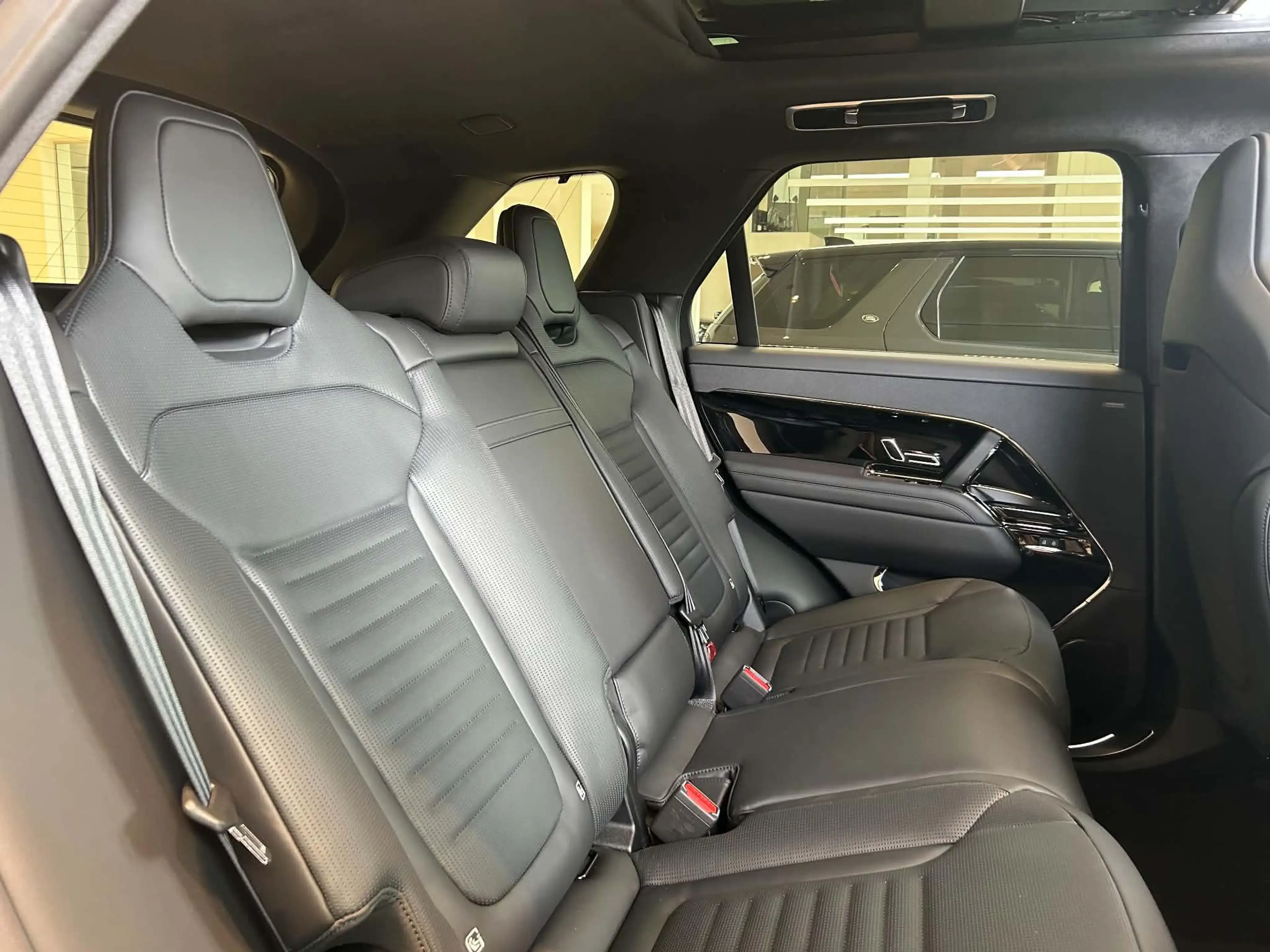 Land Rover Range Rover Sport P635 SV — photo 8
