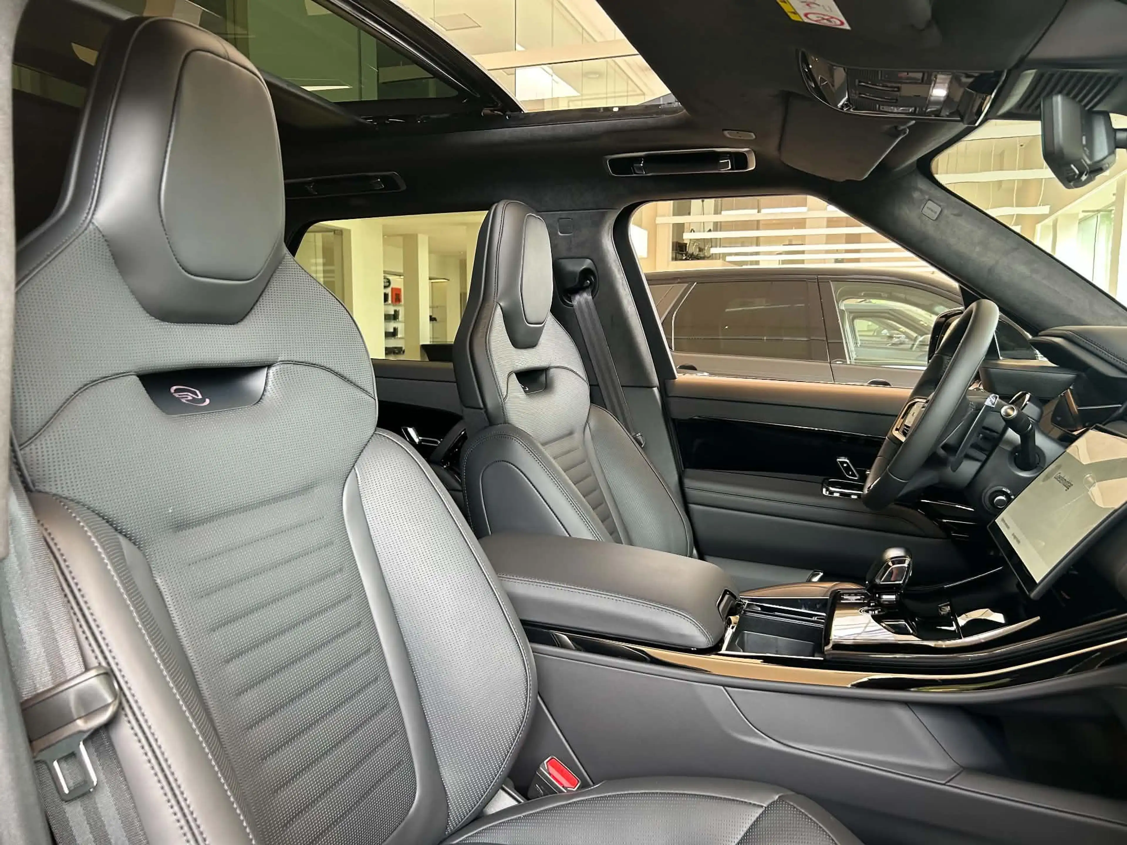 Land Rover Range Rover Sport P635 SV — photo 6