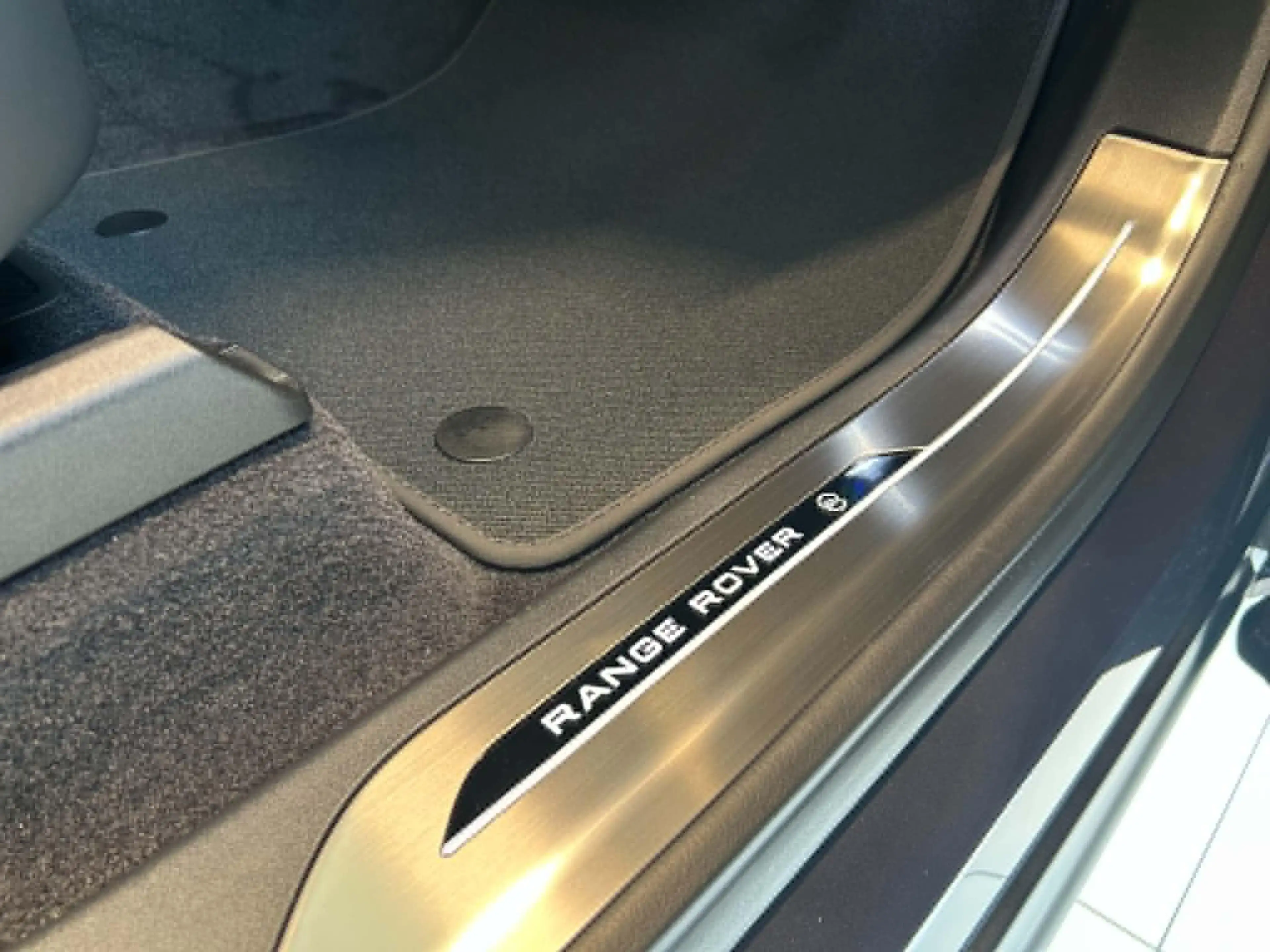 Land Rover Range Rover Sport P635 SV — photo 11