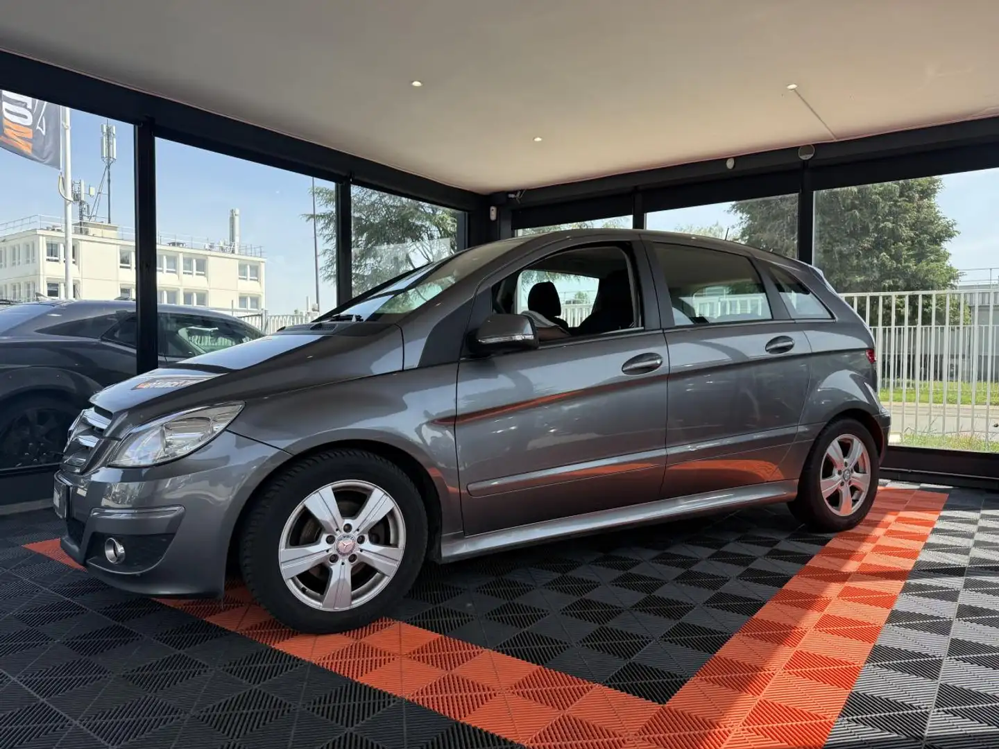 Mercedes-Benz B 150 B 150 Design Grau - 2