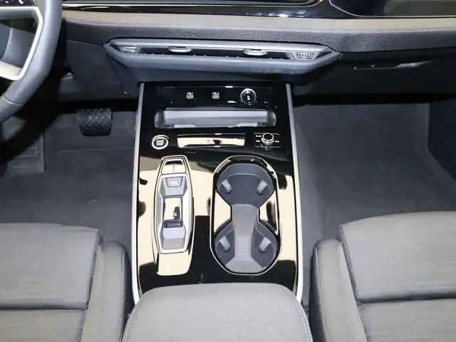 Audi A6 view 12