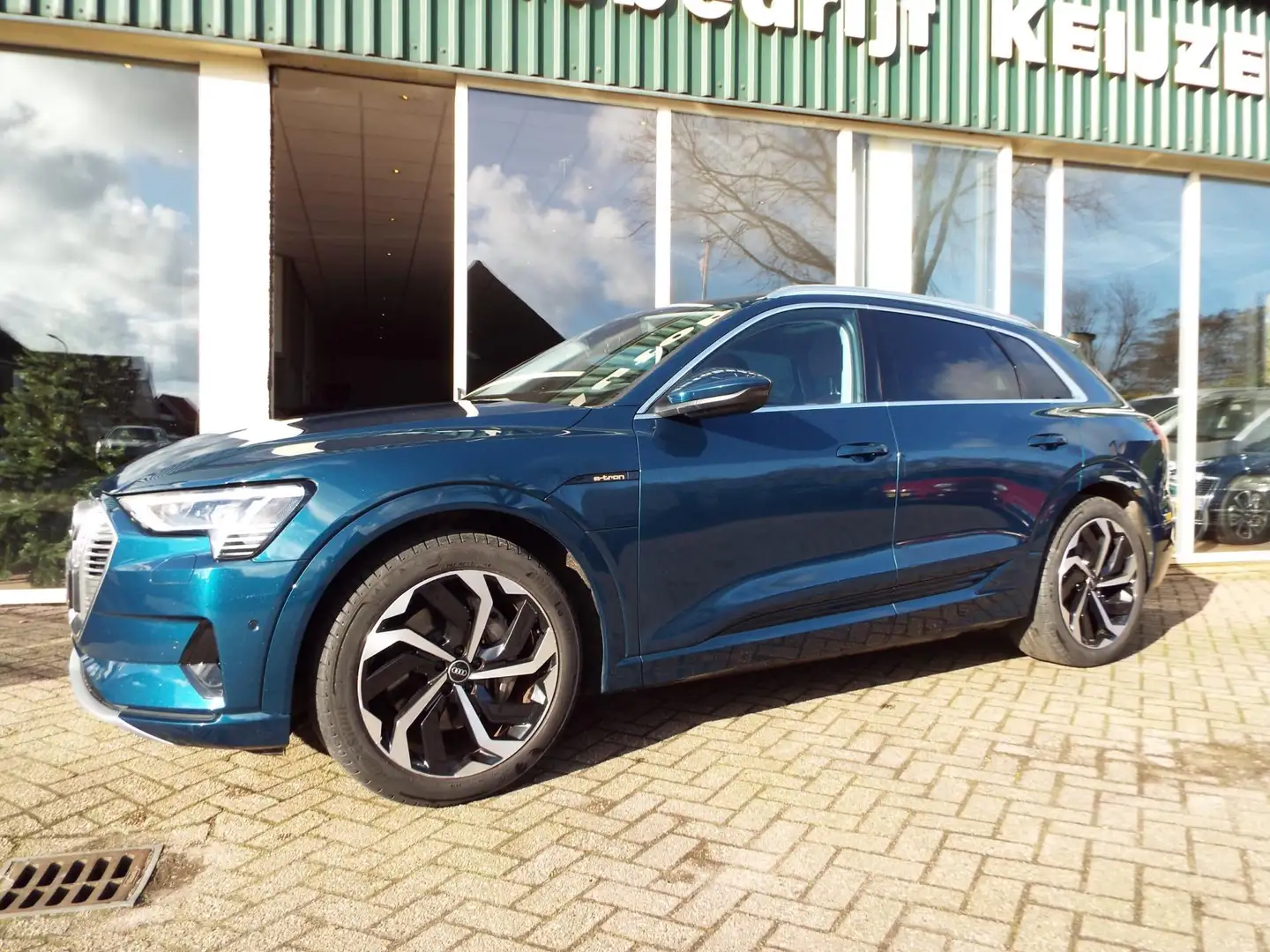 Audi e-tron 50 quattro Business edition Plus 71 kWh TREKHAAK-D Azul - 2