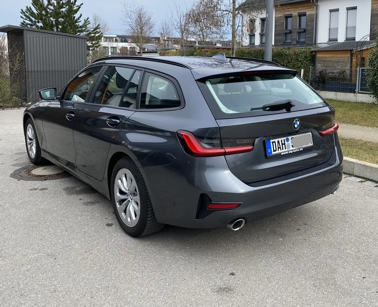 BMW 320 320 d Advantage AHK Grau - 2
