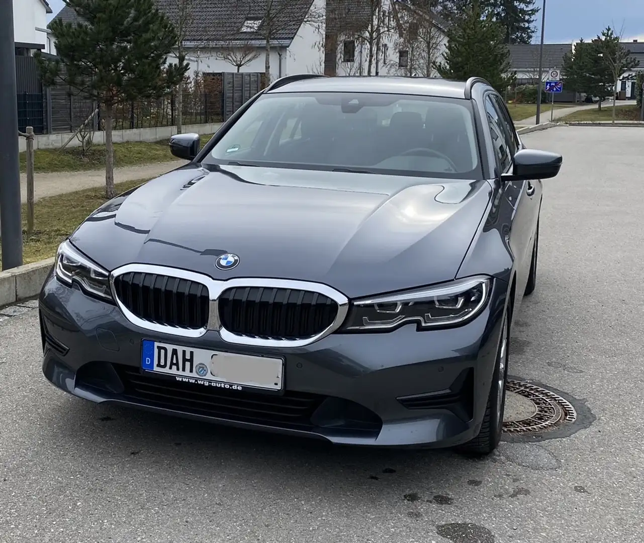 BMW 320 320 d Advantage AHK Grau - 1
