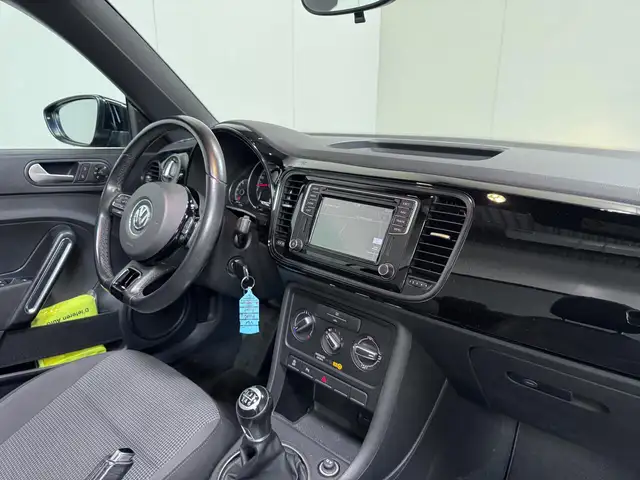 Volkswagen Beetle view 12