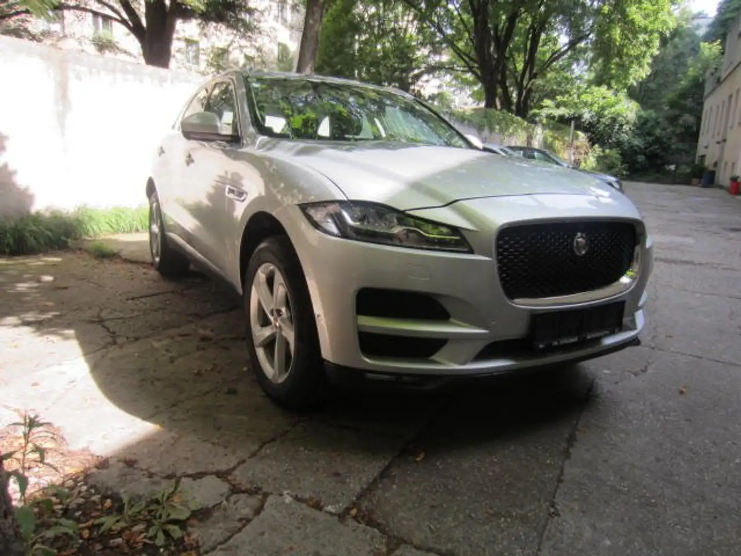 Jaguar F-Pace F-Pace 20d AWD Portfolio Aut. Portfolio Argent - 2