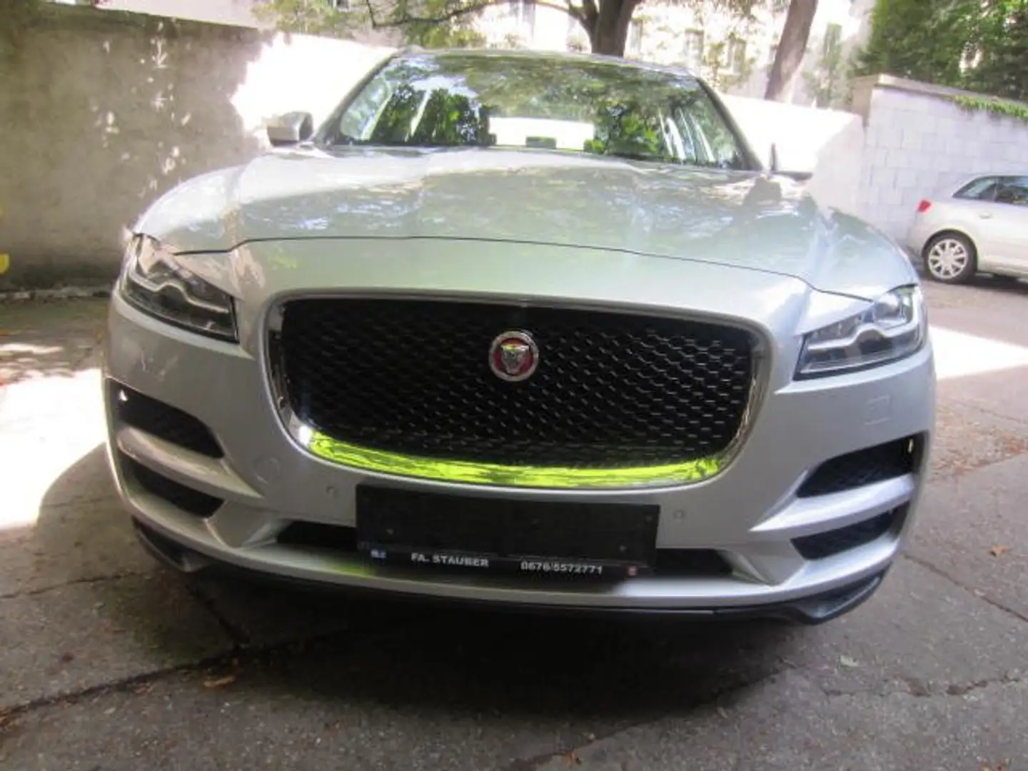 Jaguar F-Pace F-Pace 20d AWD Portfolio Aut. Portfolio Argent - 1