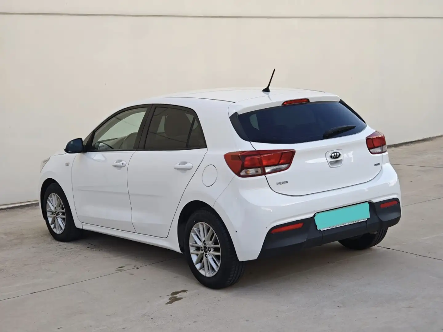 Kia Rio 1.4CRDi WGT Eco-Dynamics Concept Plus 77 Blanc - 2