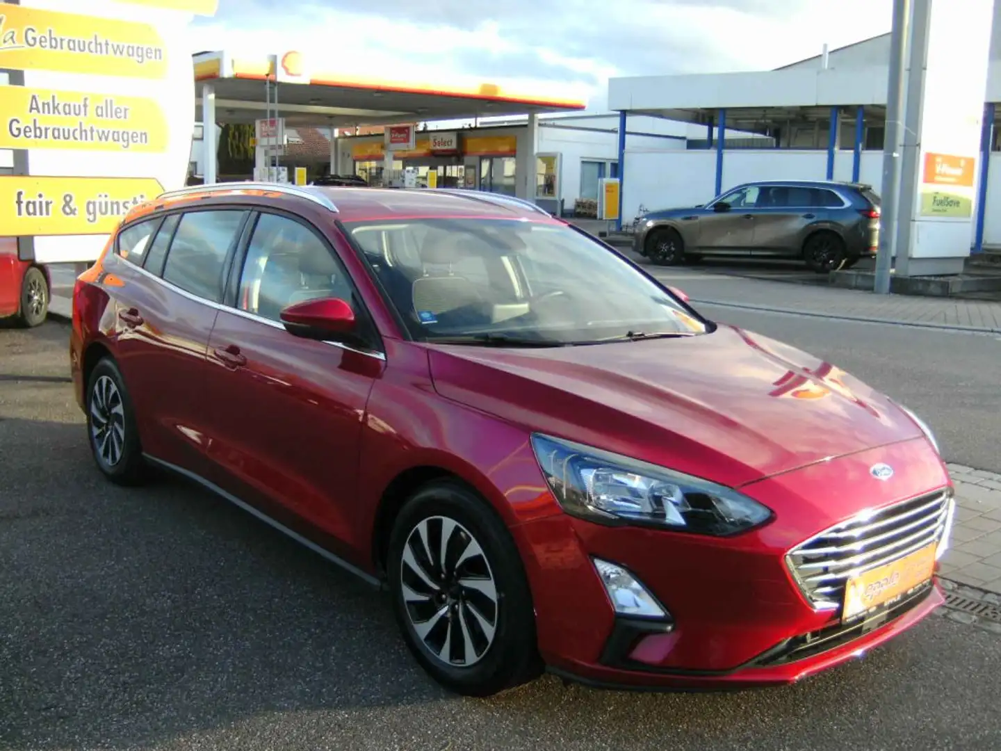 Ford Focus Turnier 1.0 EcoBoost Start-Stopp-System TITANIUM Rood - 1