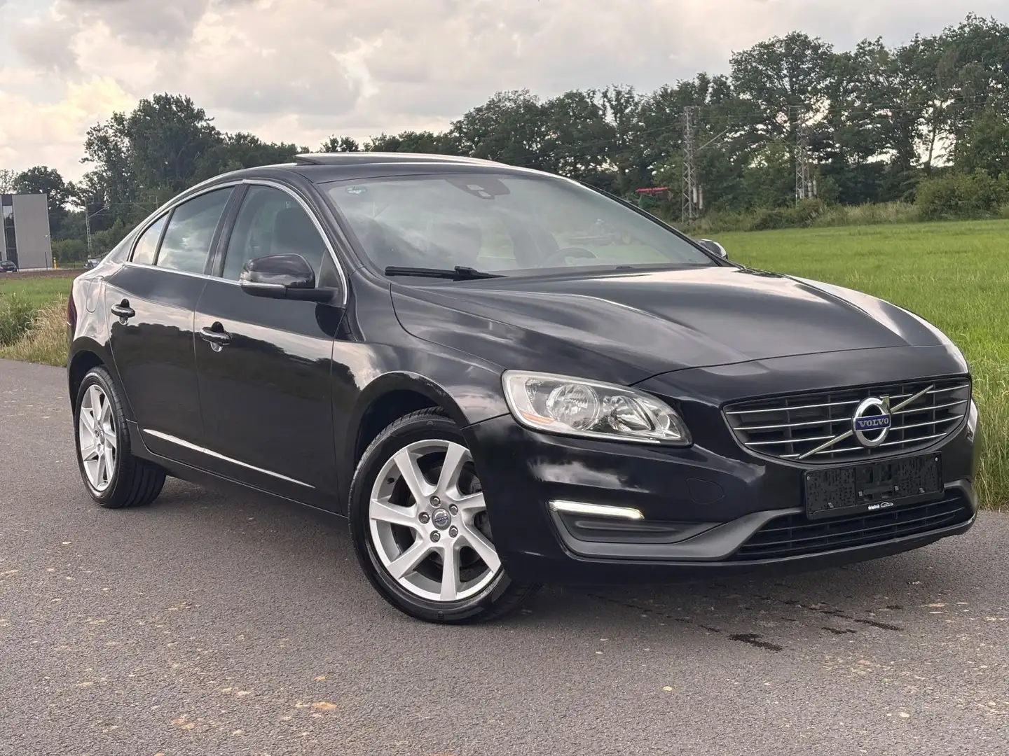 Volvo S60 D2 1,6d aut.Lim. Momentum-Dach-Navi-Eur5 Noir - 1