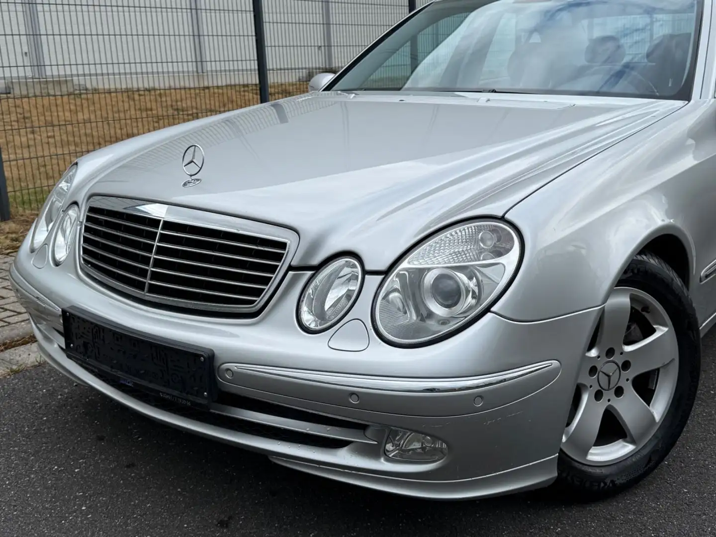 Mercedes-Benz E 270 CDI*AVANTGARDE*2.VORBES.*SCHIEBEDACH*XENON Stříbrná - 2
