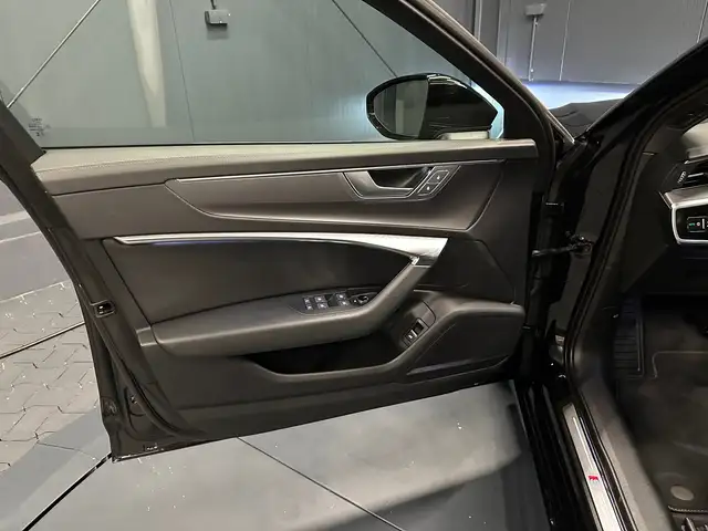Audi A6 view 13