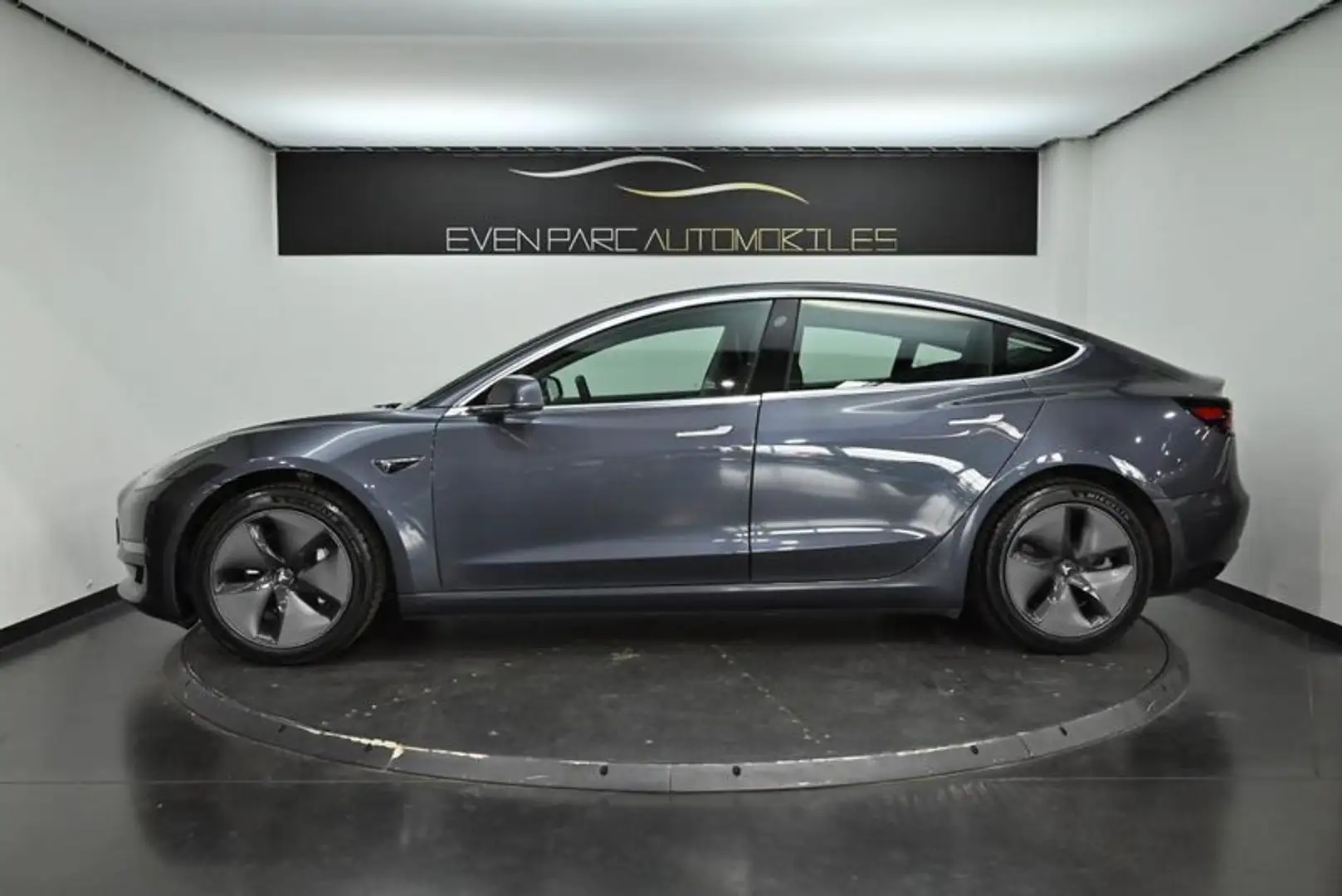 Tesla Model 3 Long Range Dual Motor AWD - 4P - 2