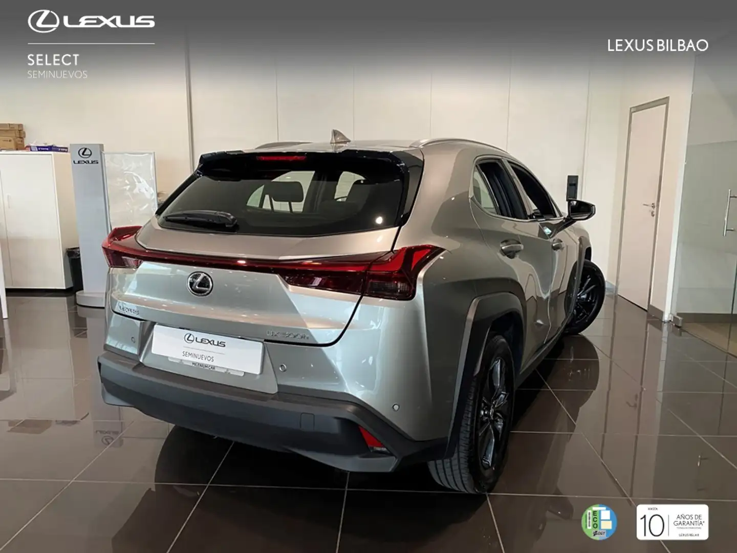 Lexus UX 300h + Plateado - 2