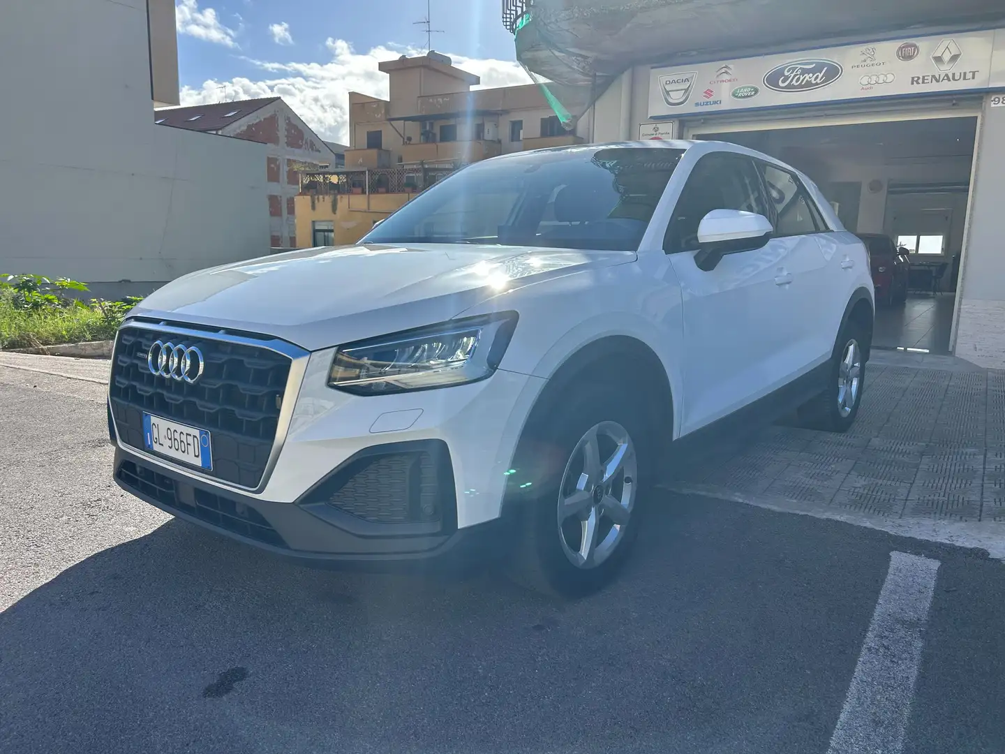 Audi Q2 Q2 I 2021 35 2.0 tdi Business quattro s-tronic Weiß - 2