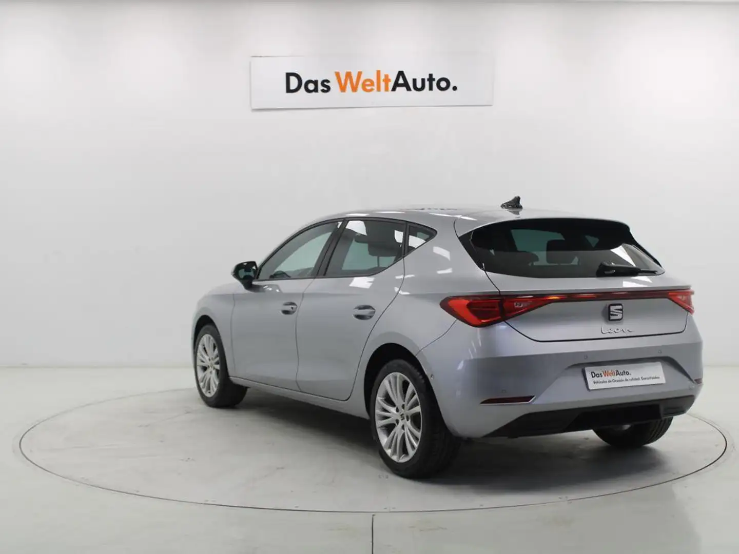 SEAT Leon 1.5 eTSI DSG-7 S&S Style Special Edition 150 Plateado - 2