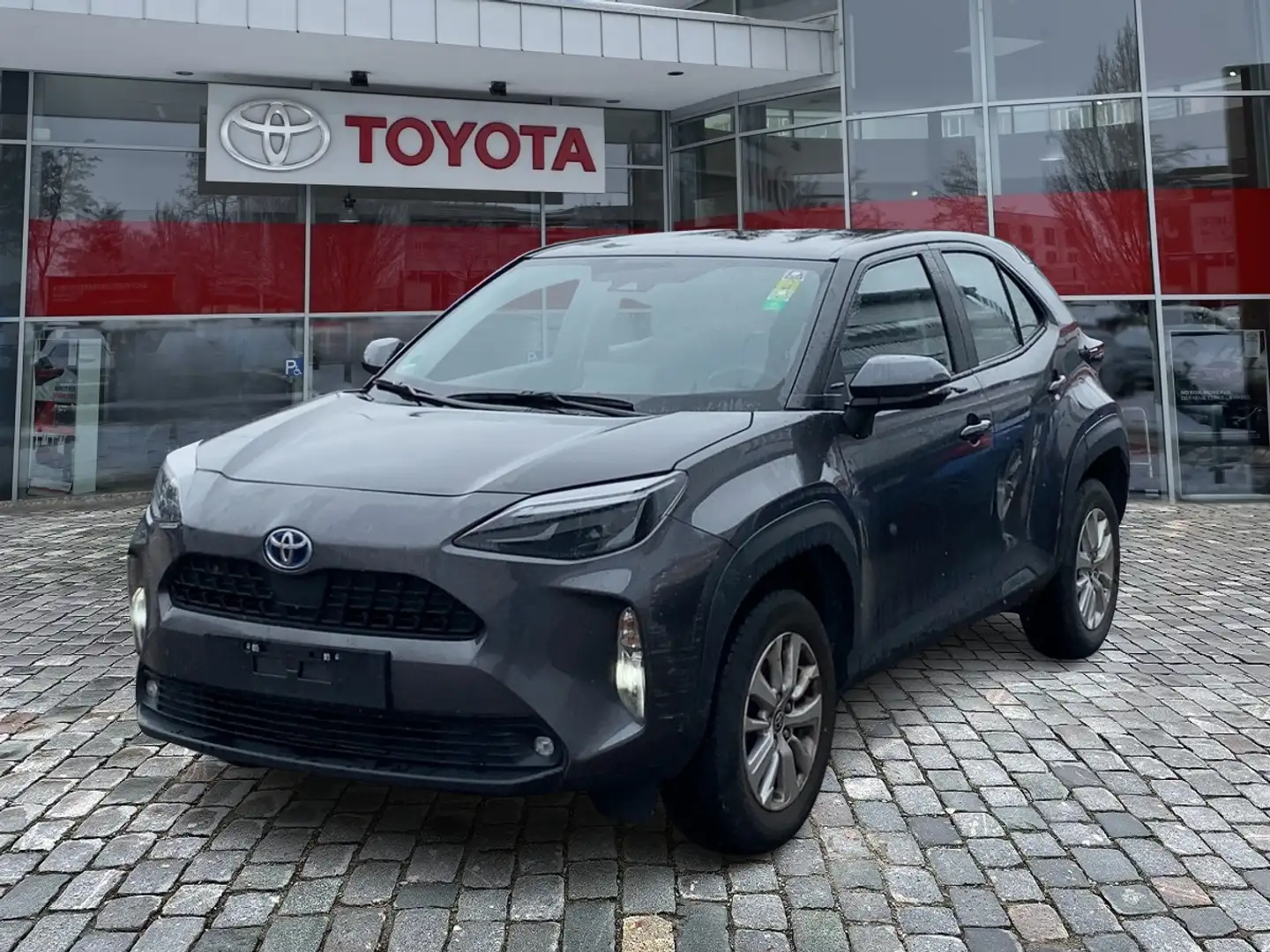 Toyota Yaris Cross 1.5 E FWD Comfort Matrix AUT Grijs - 2