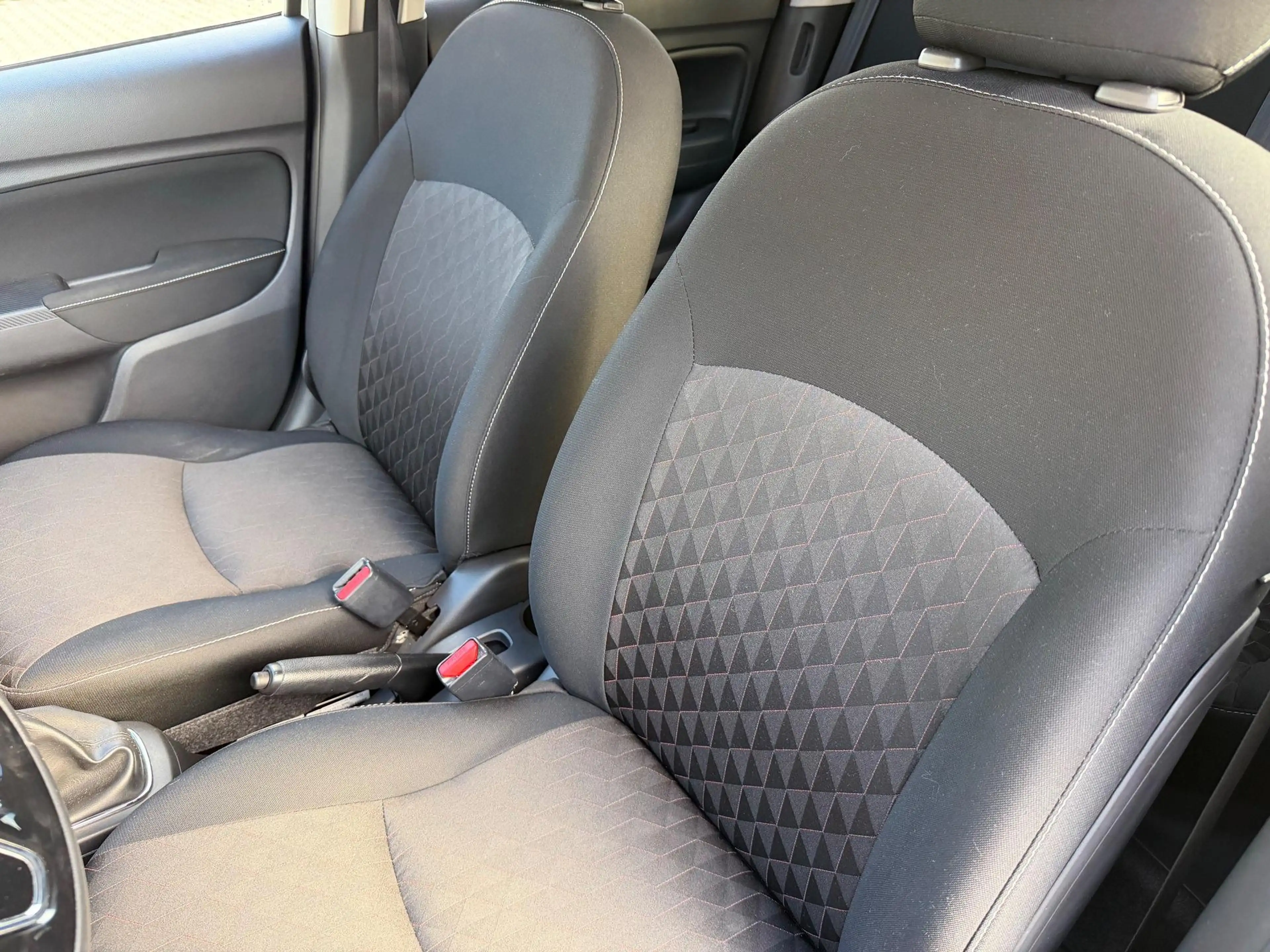 Mitsubishi Space Star 1.2 Select+ 52 kW (71 PS), Schalt. 5-Gang, Fron... — photo 8
