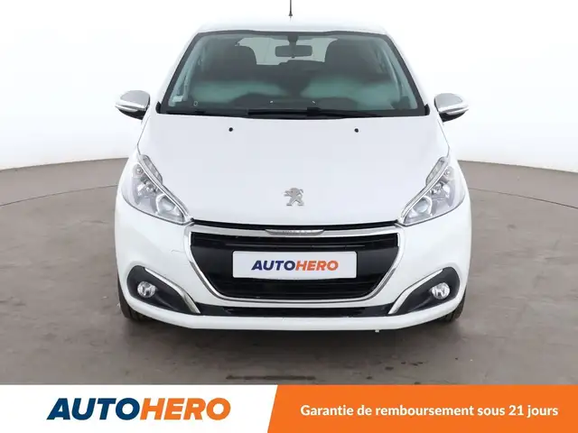 Peugeot 208 view 9