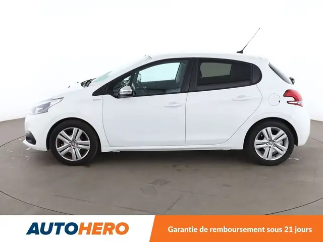 Peugeot 208 view 3
