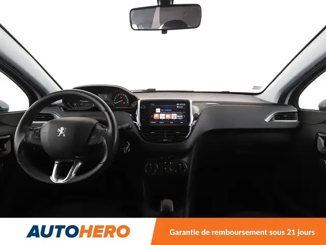 Peugeot 208 view 12
