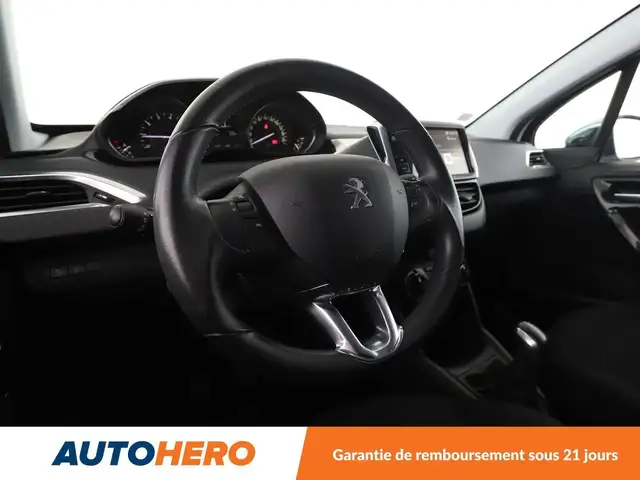 Peugeot 208 view 11
