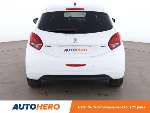 Peugeot 208 view 5