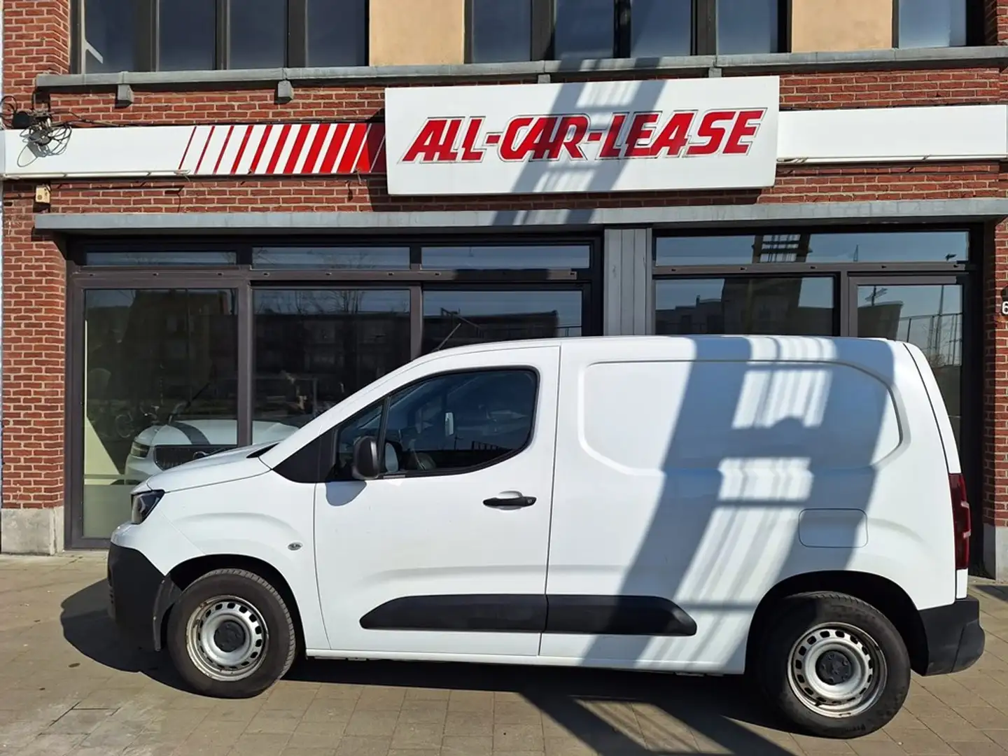 Peugeot Partner 1.2 Pure tech.light PRO/ GPS ENKEL met gsm/ Airco/ Wit - 1