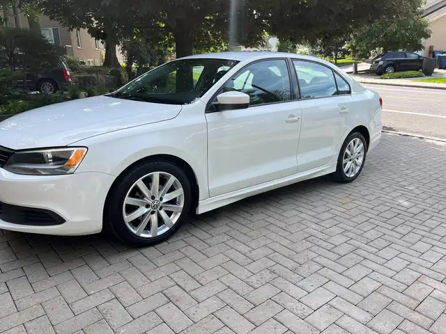 Volkswagen Jetta 2012 — photo 2