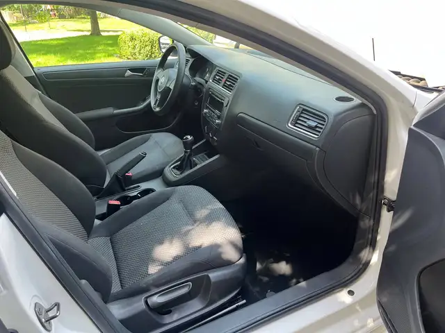 Volkswagen Jetta 2012 — photo 6
