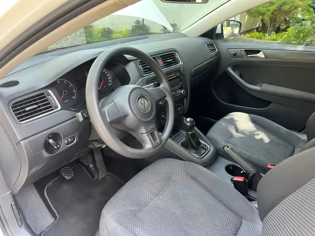 Volkswagen Jetta 2012 — photo 5