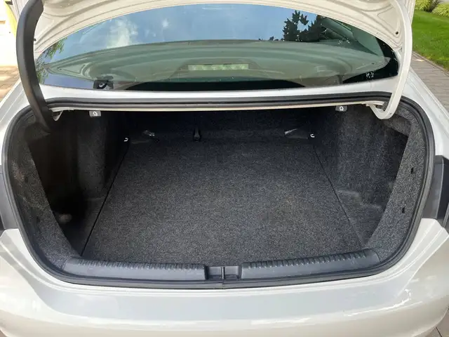 Volkswagen Jetta 2012 — photo 8