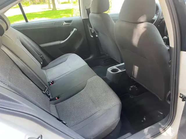 Volkswagen Jetta 2012 — photo 7