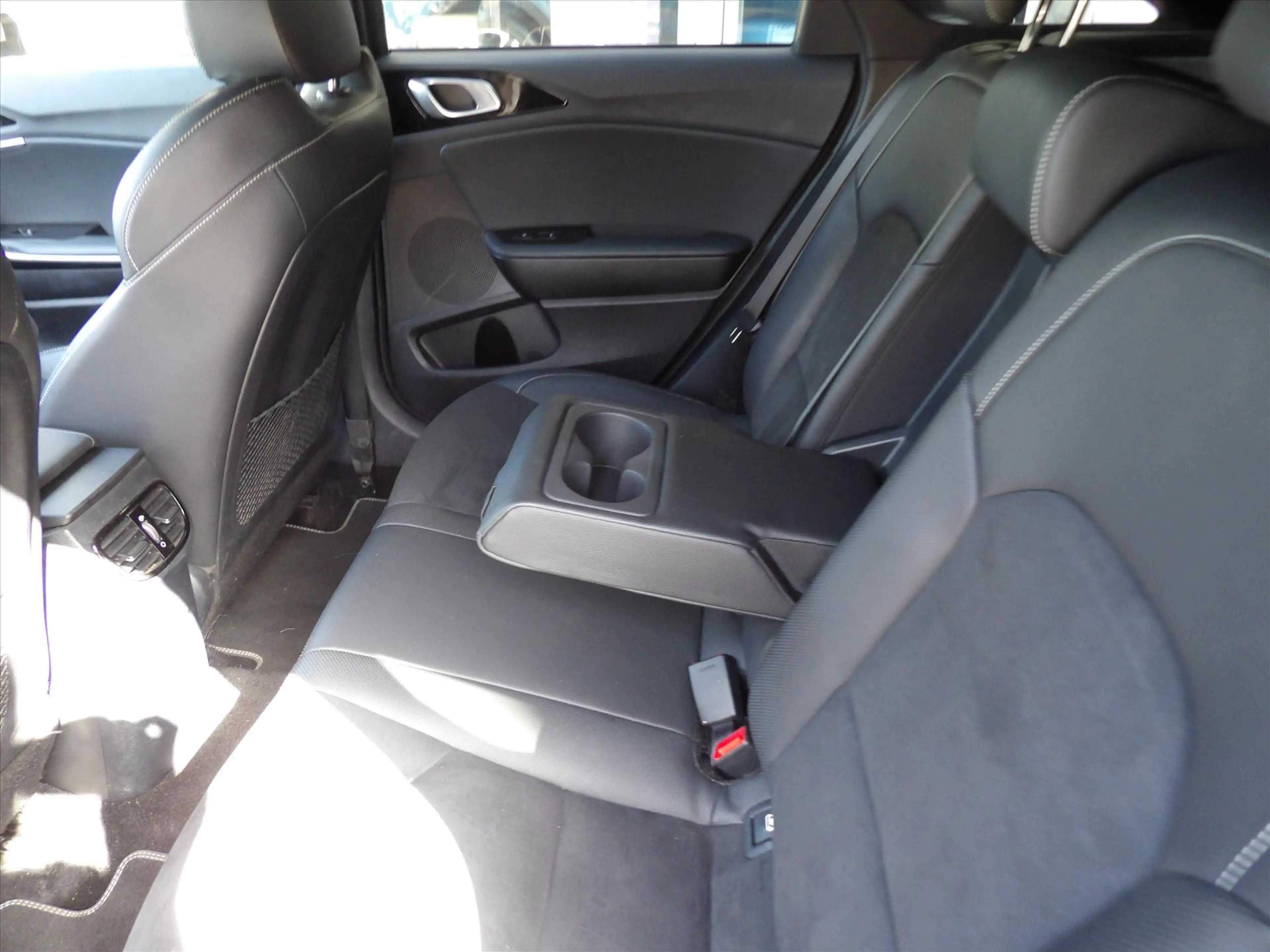 Kia ProCeed / pro_cee'd 1.0 Turbo 120pk GT-PlusLine Glazen dak Org. Ned. — photo 23